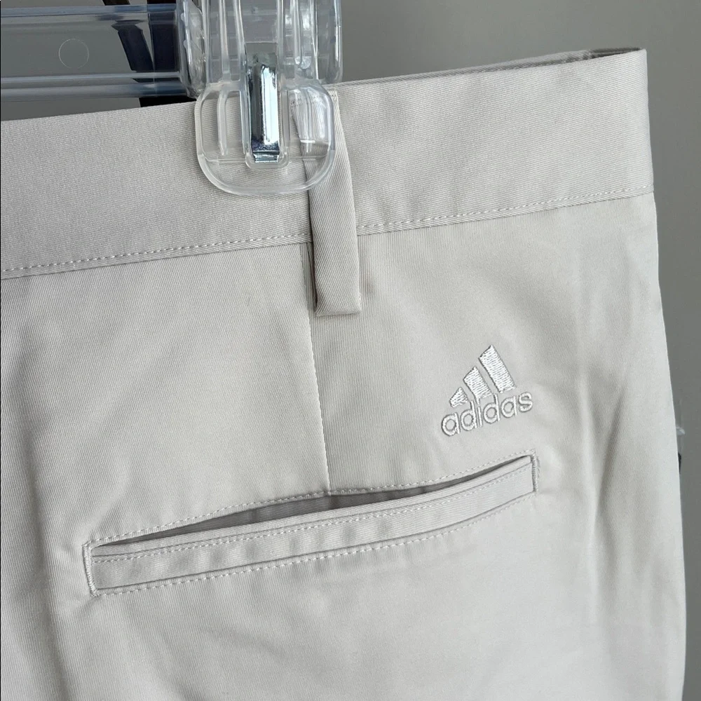 Adidas Flat Front Shorts Performance Stretch Lightweight Fabric Golf Flat Front‎